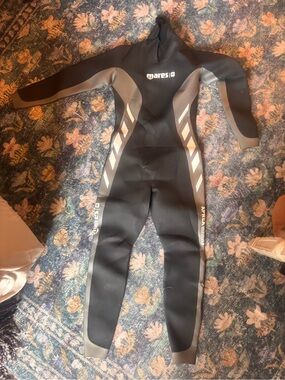 Mares Apnea Infinity Men's Full-Body Wetsuit in Black and Gray